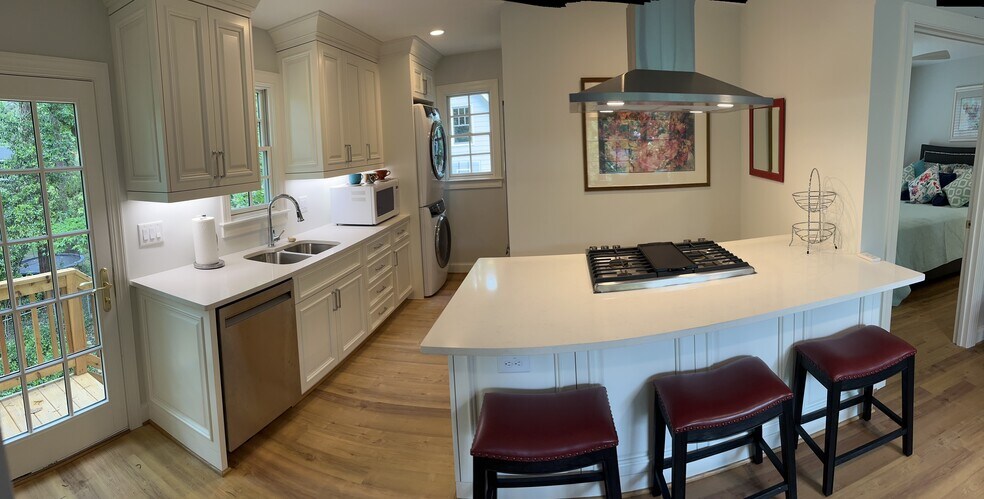Gourmet Kitchen + Eating Area - 332 Lamont Dr