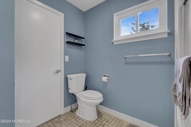 Building Photo - 8 Fern Ct