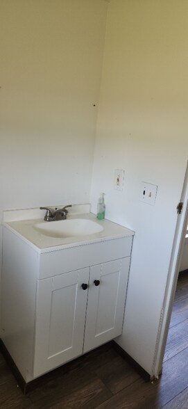 Building Photo - 571 Cobb Dr