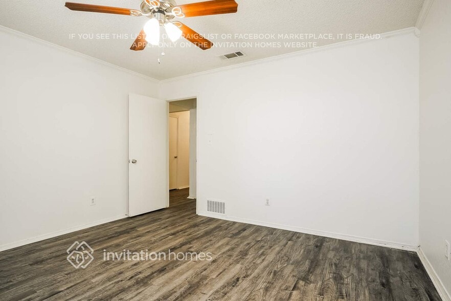 Building Photo - 5205 Hideaway Ct
