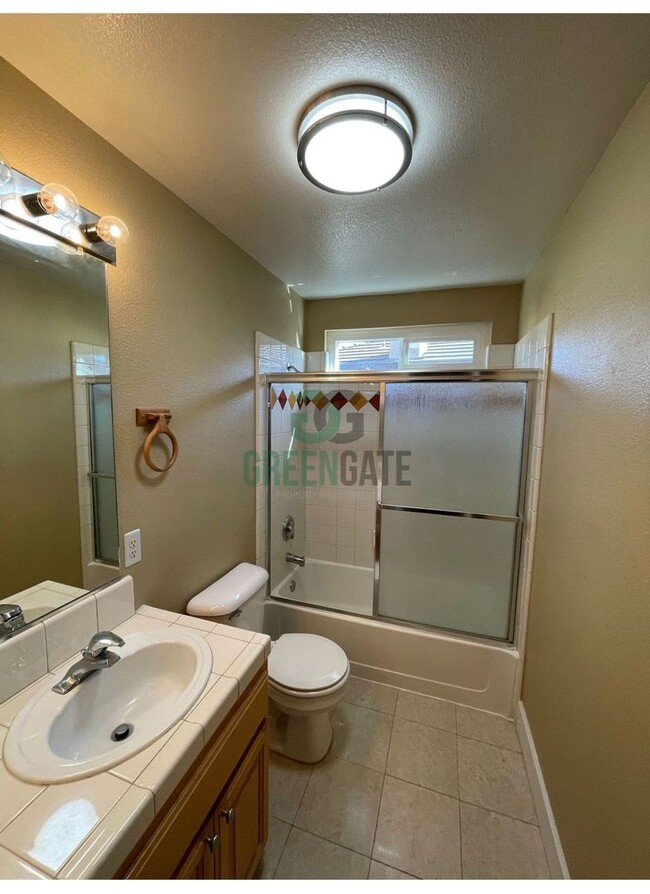 Building Photo - Price Reduced-545 Centre Ct Tracy Ready fo...