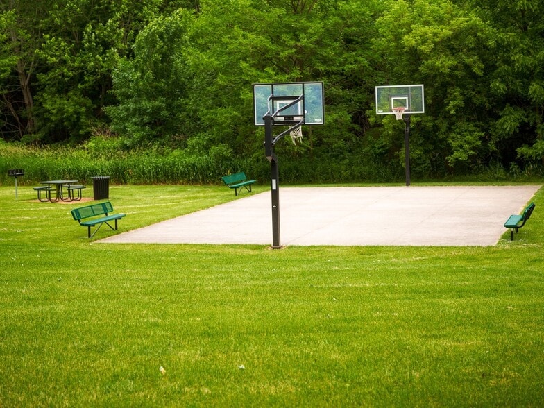 Basketball Court - The Landing Ames