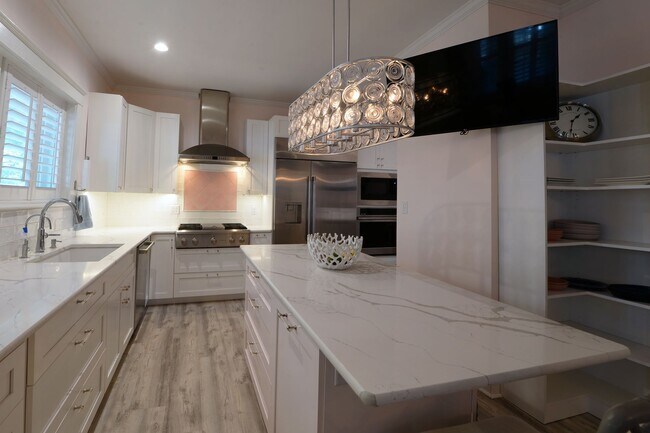 Building Photo - 354 Frieda Ave