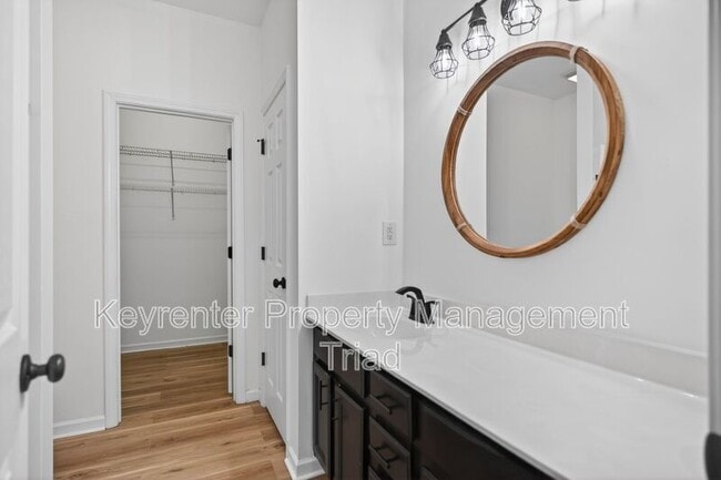 Building Photo - 2 Blue Stone Ln