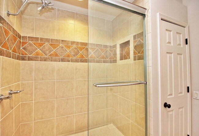 Building Photo - Townhome in South Park for Rent!