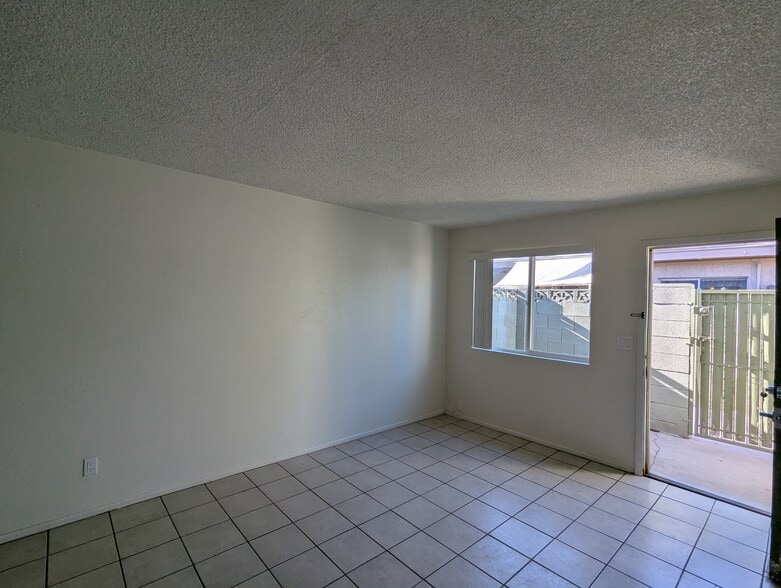 Building Photo - 1420 N Evergreen St