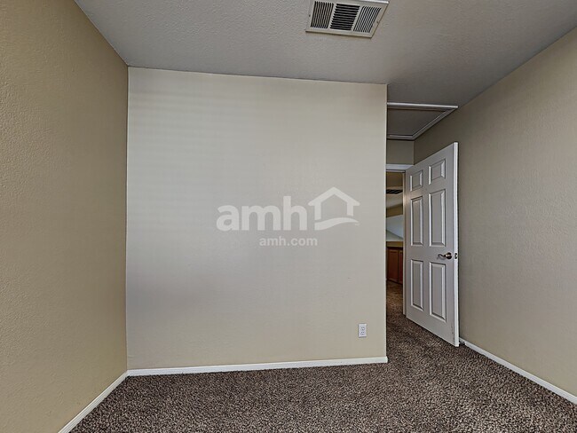 Building Photo - 1824 Glenwillow Dr