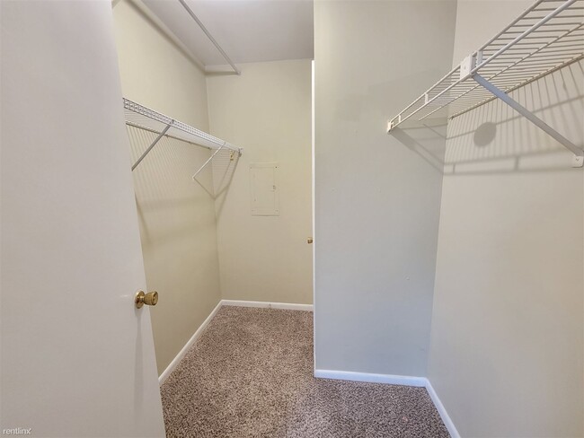 Building Photo - 1 br, 1 bath Condo - 4441 Old College Rd A...