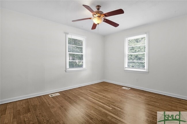 Building Photo - 1305 E 71st St