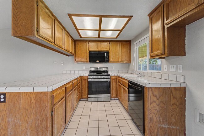 Building Photo - Freshly Updated 4-Bedroom Home with Central A/C & Garage