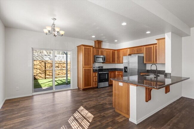 Building Photo - 2350 Finch Ln