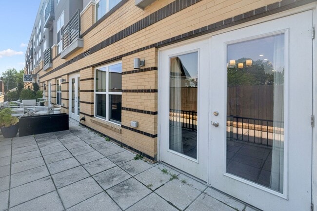 Building Photo - Experience refined living in this beautifu...