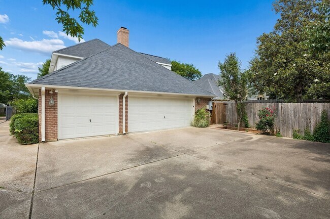 Building Photo - 3301 Queensbury Way W