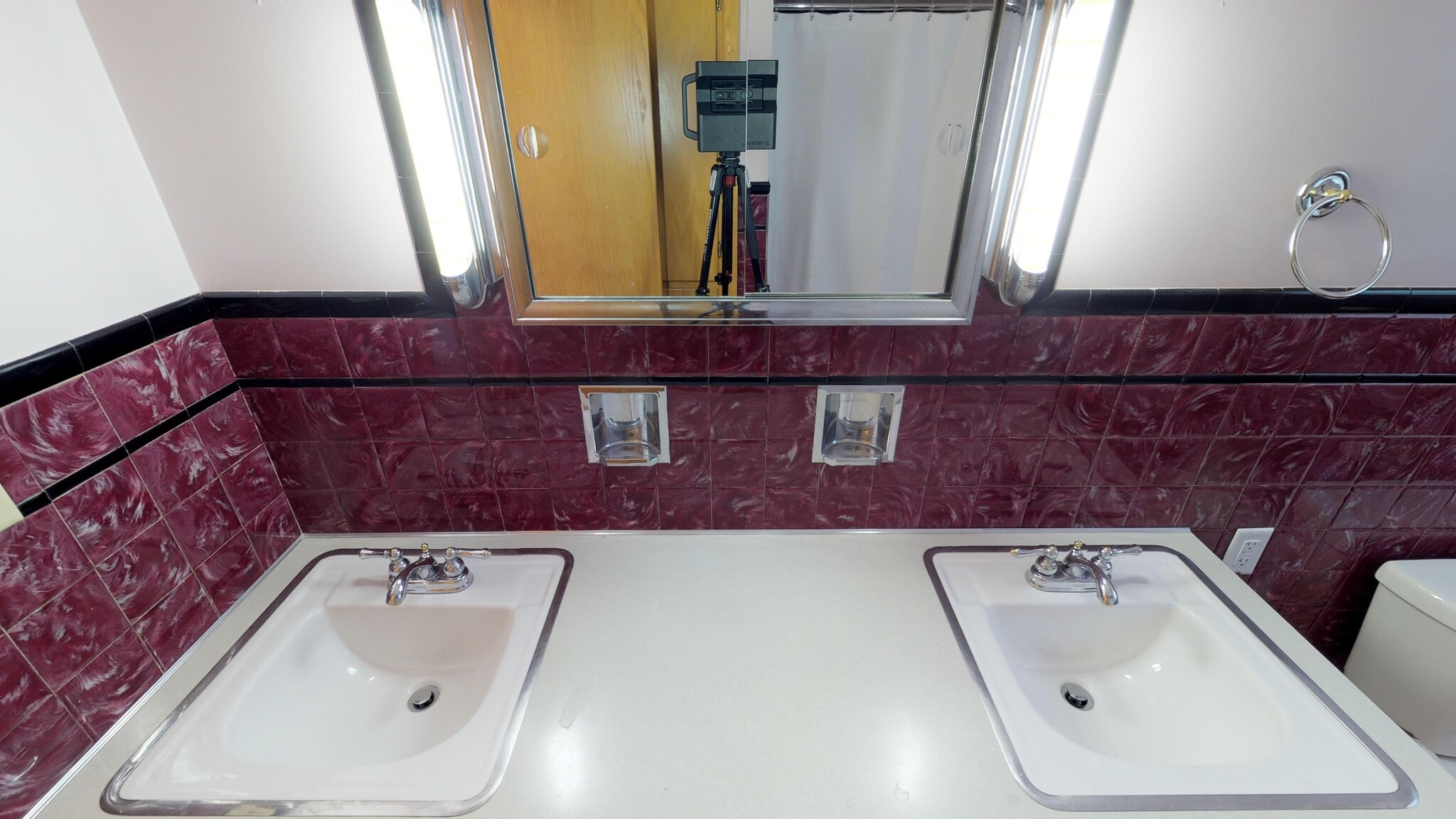 Building Photo - 907 E Harding Dr