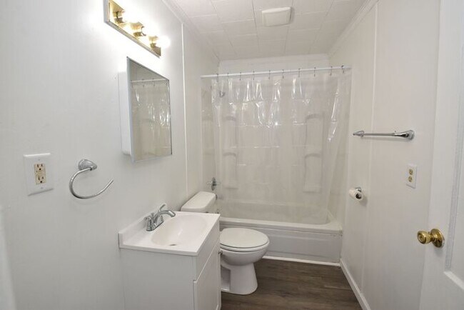 Building Photo - Mishawaka North-east 2 bedroom and 1 bath home on a large lot