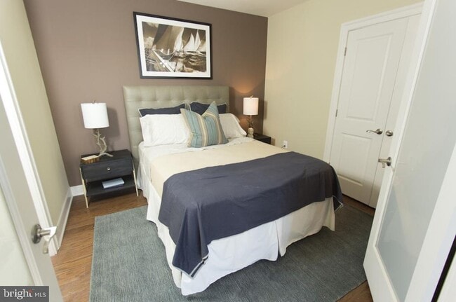 Building Photo - 2000-24-1924 Arch St