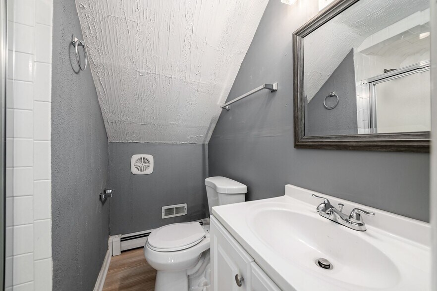 Building Photo - 2861 Woodland Ave