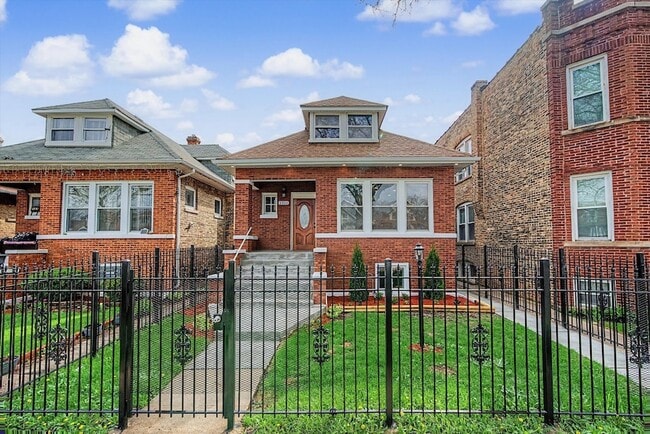 Building Photo - 1511 N Linder Ave