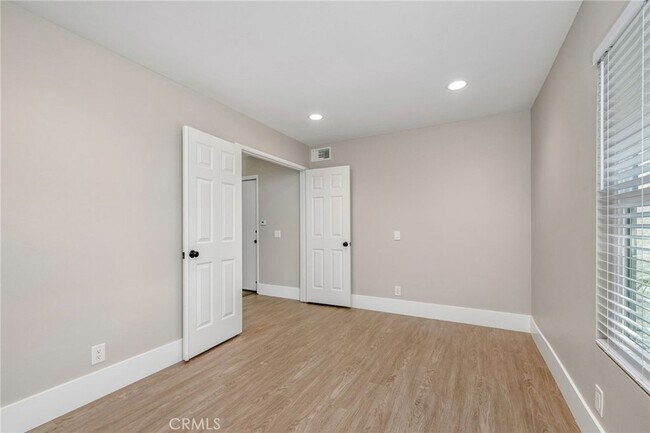 Building Photo - 33372 Breezy Pl
