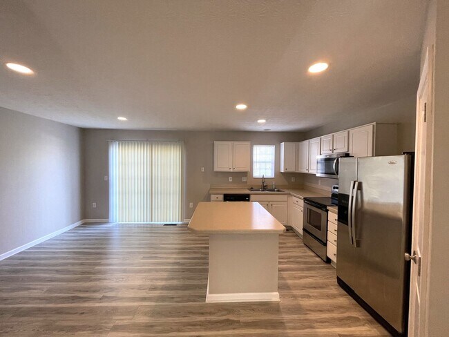 Building Photo - 5580 Crystal Falls St