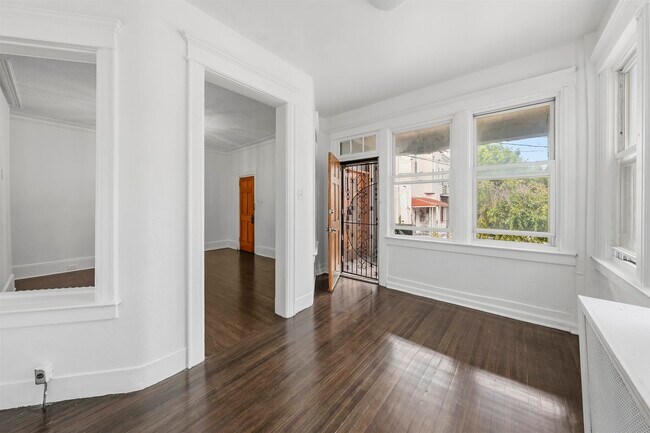 Building Photo - 1307 10th St