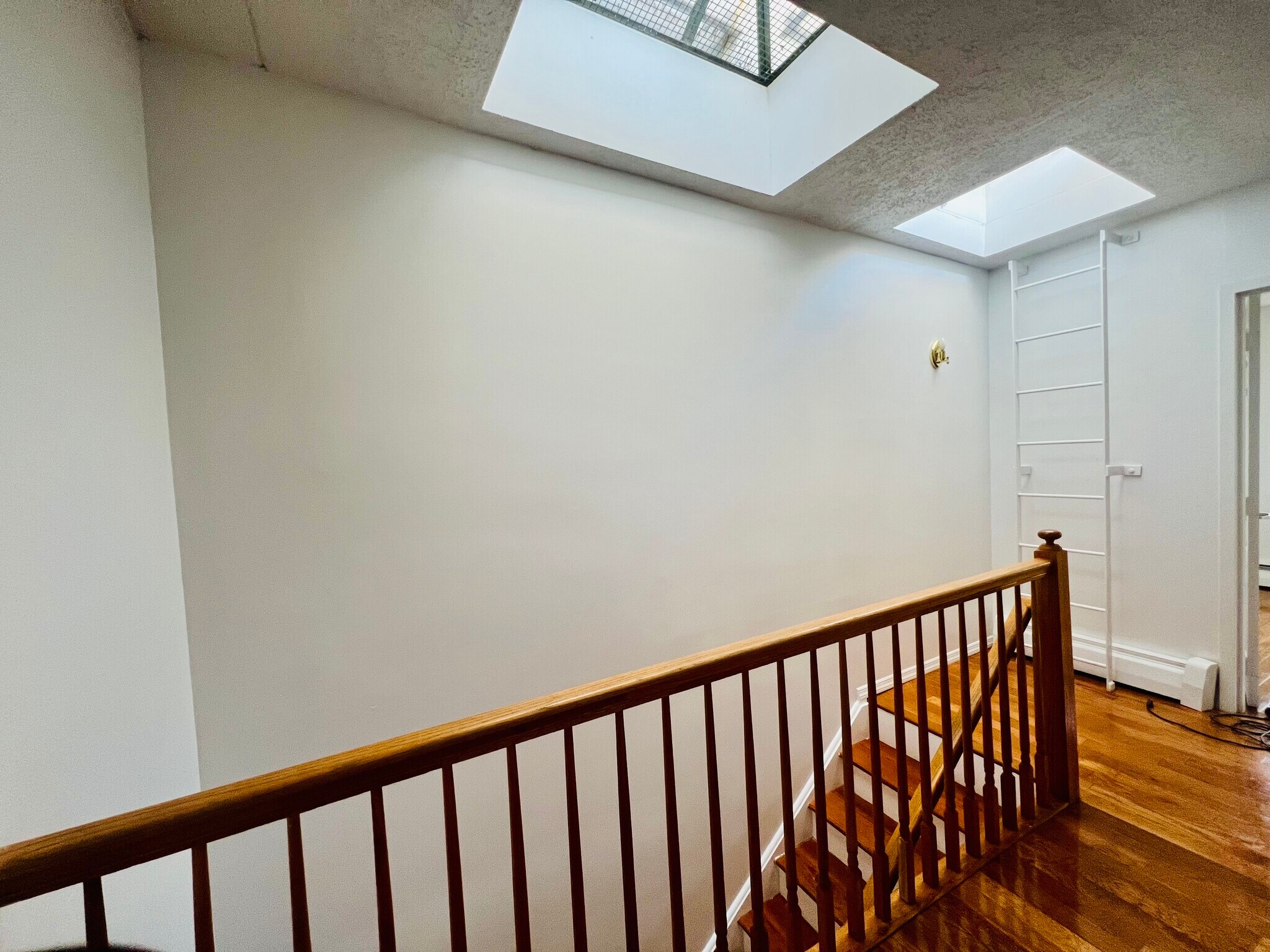 Building Photo - 265 W 121st St