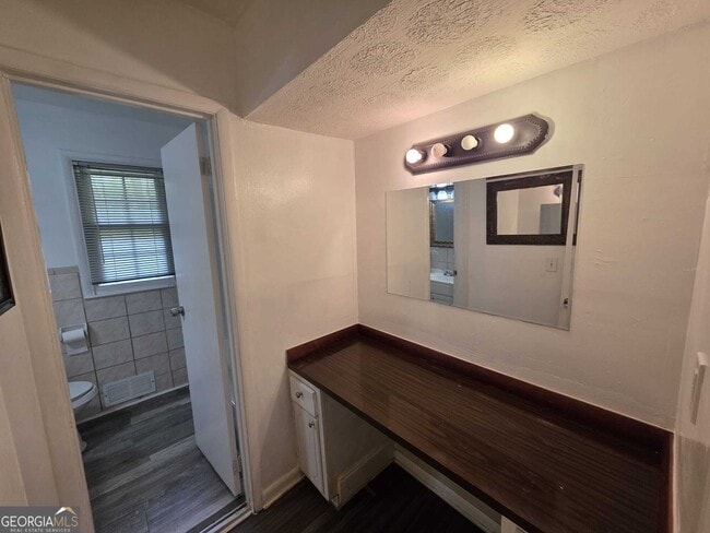 Building Photo - 707 Battle Creek Rd