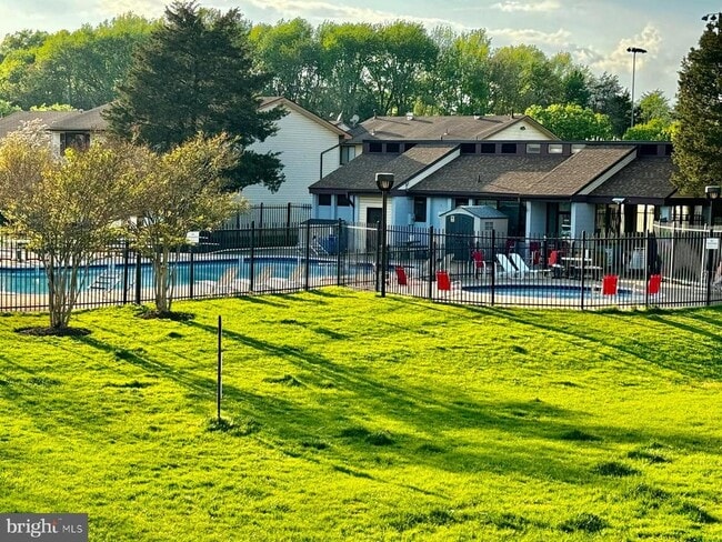 Building Photo - 8402 Jinetes Ct