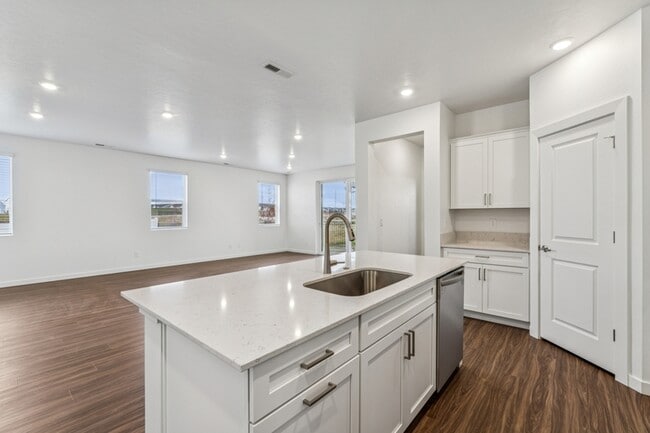 Building Photo - 8284 W Grey Alder Dr