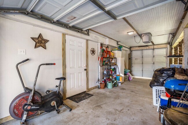 Building Photo - 3827 Las Palmas St