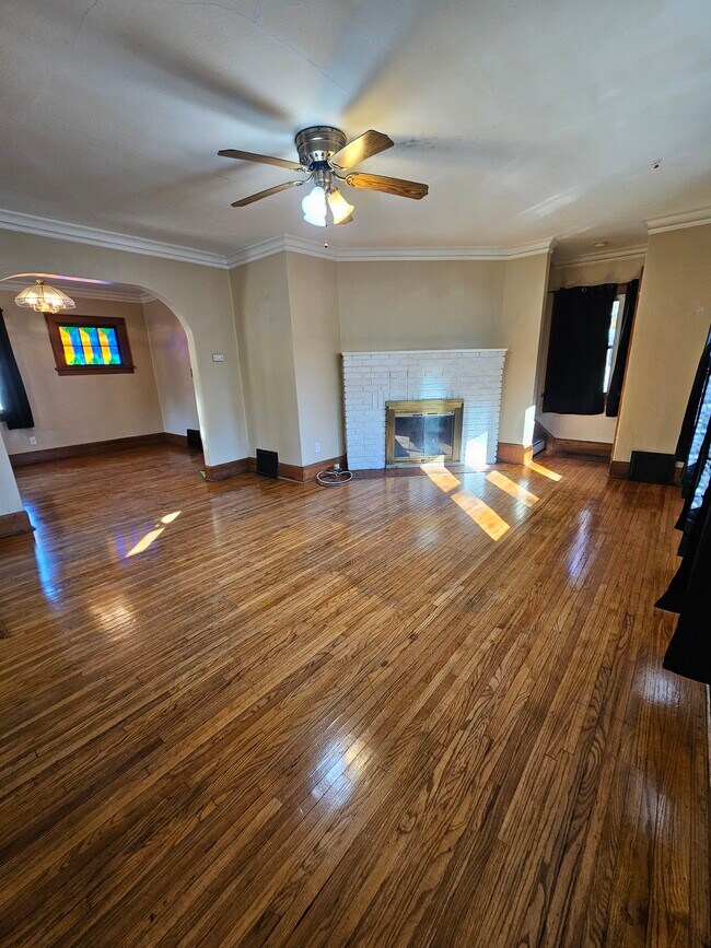 Living room - 709 Camlin Ave