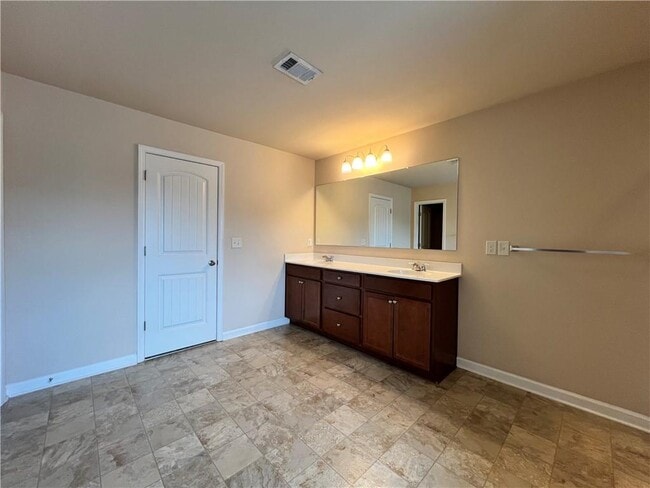 Building Photo - 3550 Golden Gate Ln