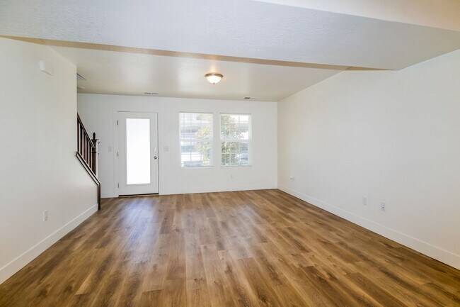 Building Photo - Modern 3 Bed, 2.5 Bath Pet-Friendly Home w...