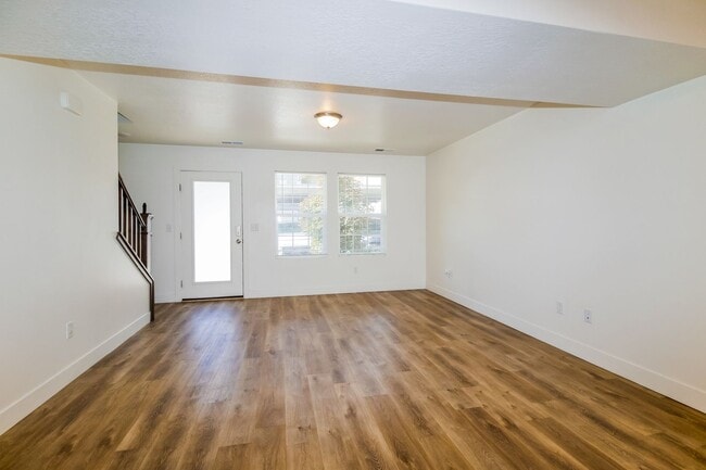 Building Photo - Spacious 3 Bed, 2.5 Bath Pet-Friendly Home with Central Air & Carport Parking! - Available on May...