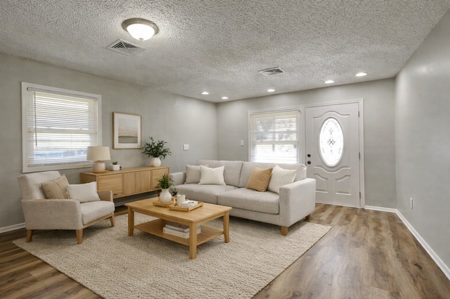 Building Photo - Updated 3-Bed Home with Granite Kitchen Near Shopping & Highways – Independence, MO