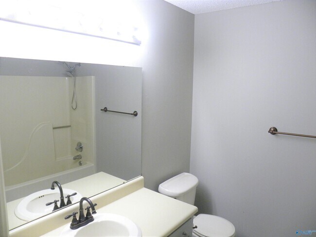 Building Photo - 128 Lewis Ln