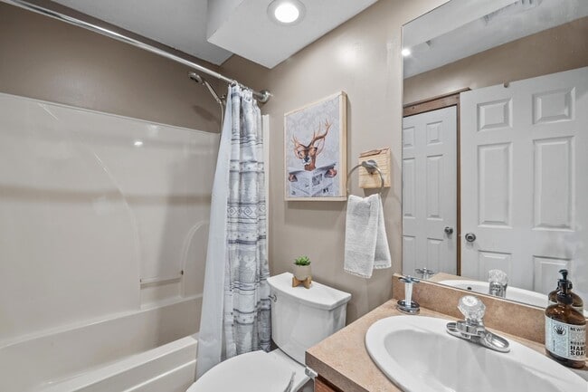 Building Photo - 358 Juniper Ct