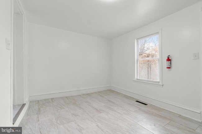 Building Photo - 221 Broadway St