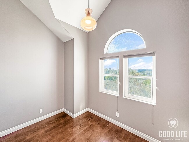 Building Photo - Modern 2-Story Split-Level Home with Commu...