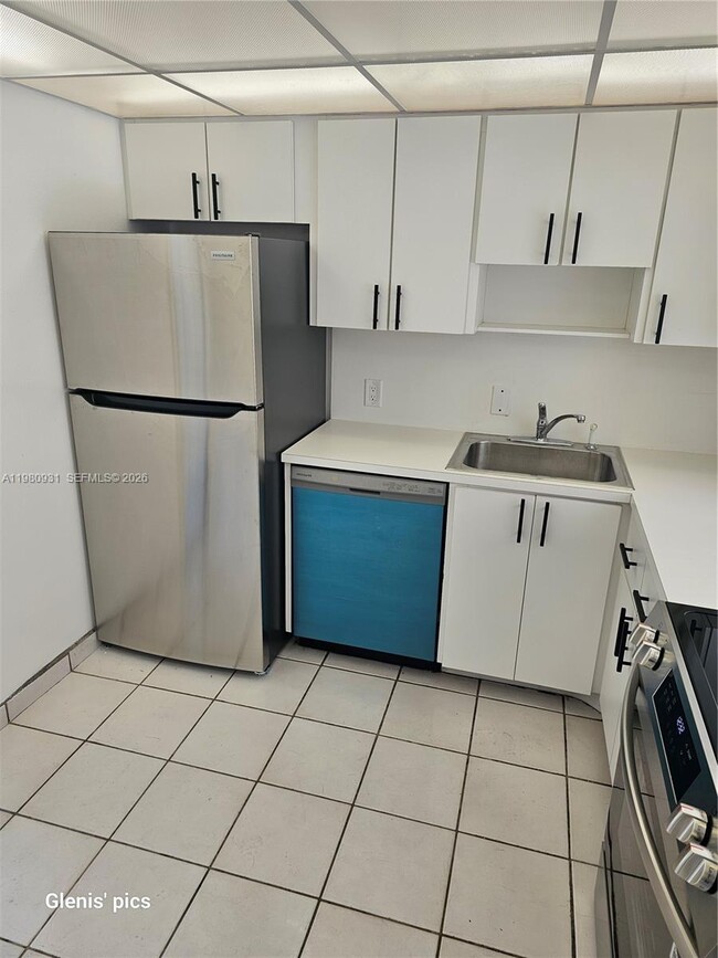 Building Photo - 20500 W Country Club Dr