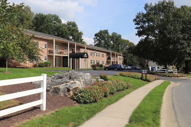 Building Photo - The Villages of Lancaster Green