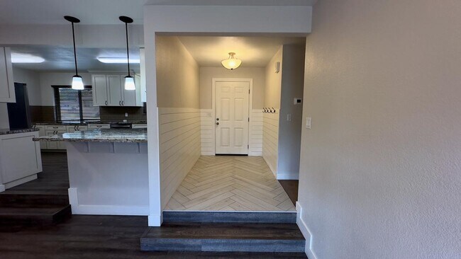 Building Photo - 410 N 250 W