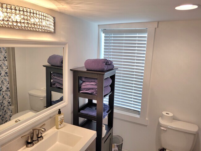 Building Photo - 2216 Grand Ave