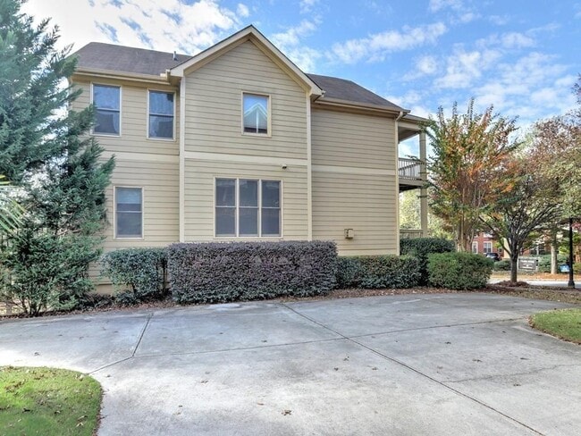Building Photo - 975 Odessa Dr