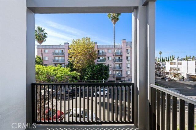 Building Photo - 1340 N Kingsley Dr