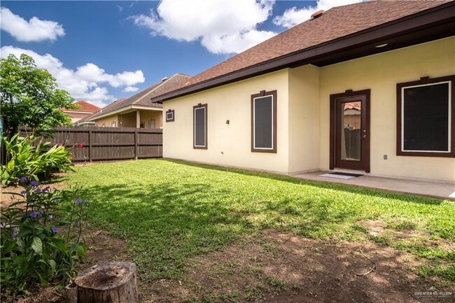 Building Photo - 3316 Zoe Ave