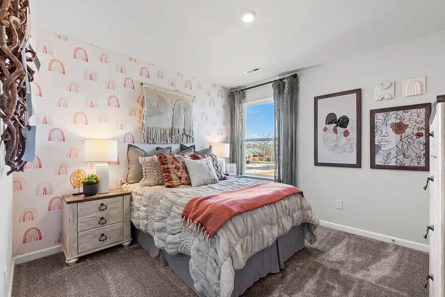 Building Photo - Room in House on Switchgrass Ct