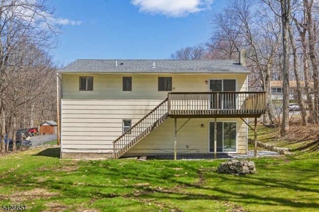 Building Photo - 15 Karen Rd