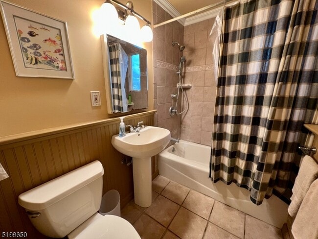 Building Photo - 132 Lakeshore Dr