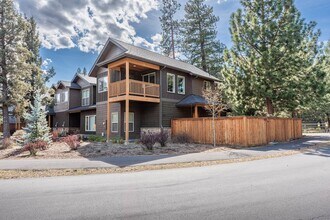 Building Photo - 923 E Desperado Trail